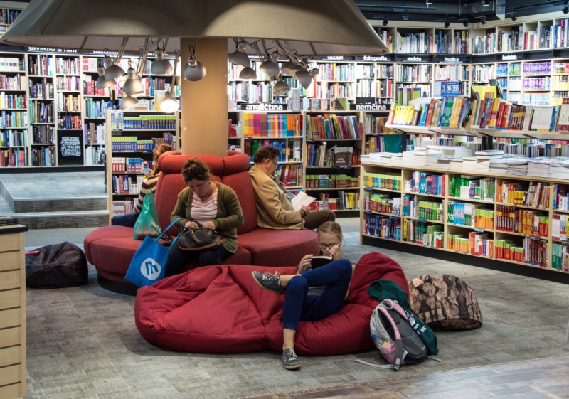 boutique-TOURRETTE LEVENS-min_books_bookstore_book_reader_readers_reading_shop_sale_books-849006