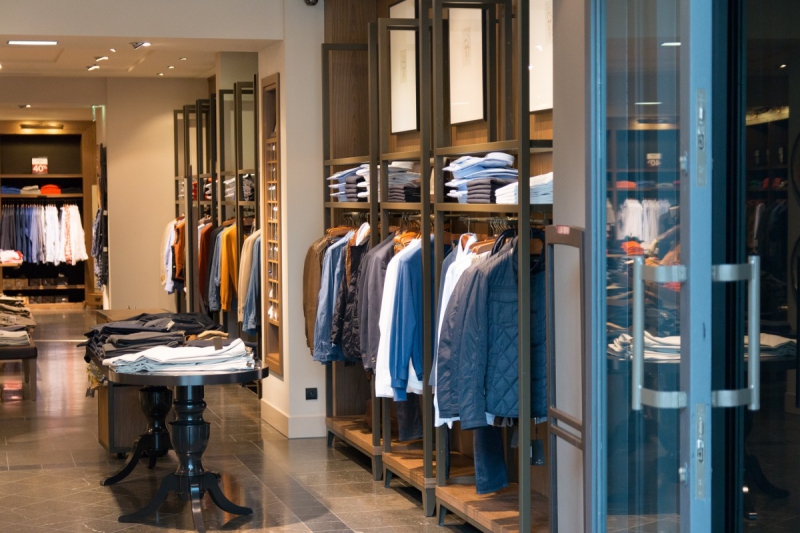 boutique-TOURRETTE LEVENS-min_shop_clothes_clothing_shopping_mall_shopping_kielce_crown_poland-862477